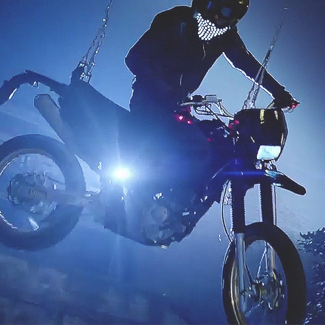 Brodinski featuring Bloody Jay - Us