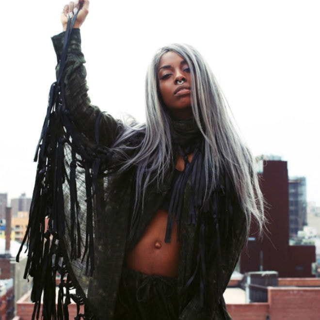 PREMIERE: MoxiiE - Jilted 2.0