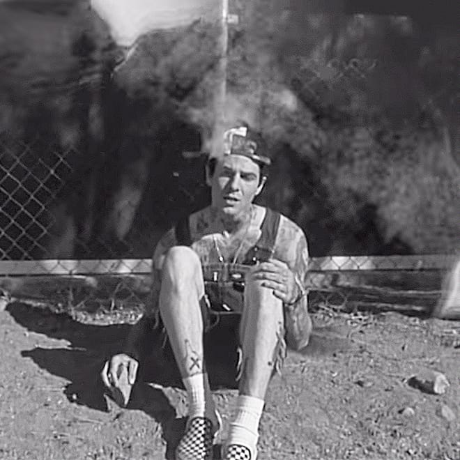 The Neighbourhood featuring Raury - Warm