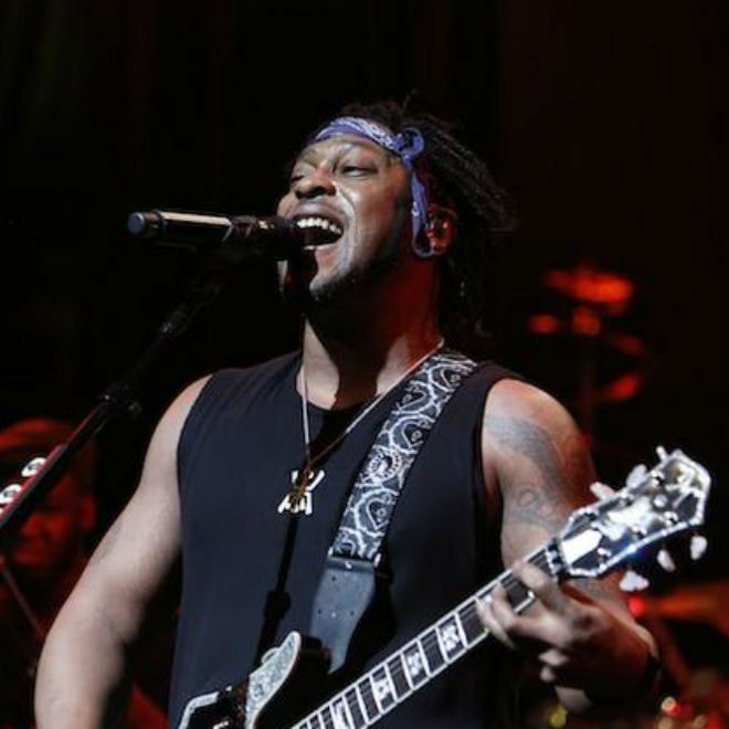 Watch A 14-Minute Version of D'Angelo's "Untitled (How Does It Feel)"