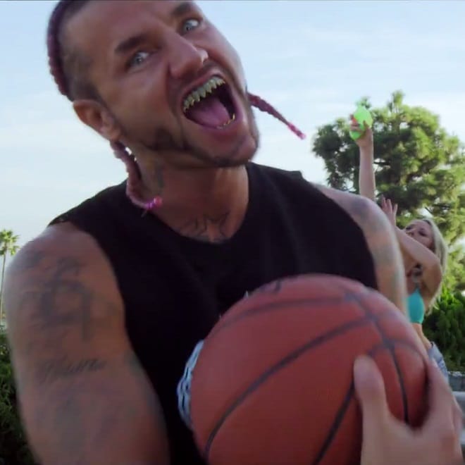 Boaz van de Beatz featuring RiFF RAFF & Mr. Polska - Guappa