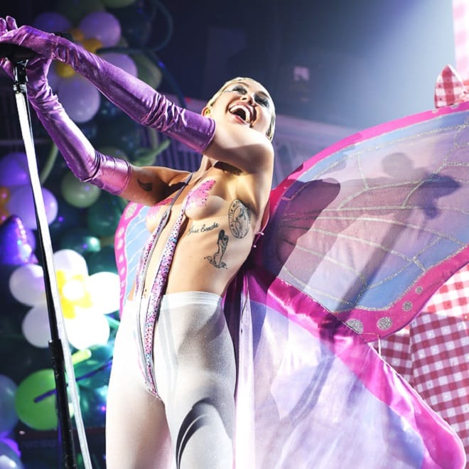 Watch Miley Cyrus Perform Khia's "My Neck, My Back"