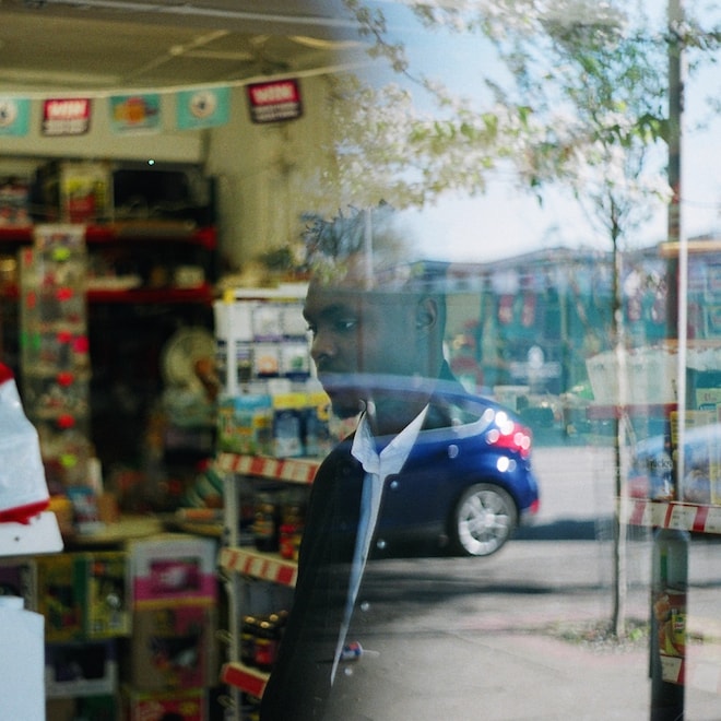 PREMIERE: Azekel - Sold My Love