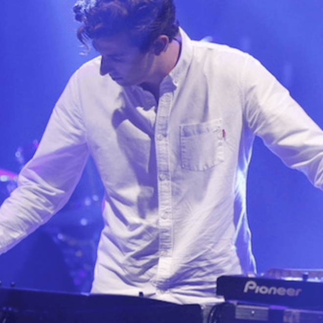 Watch Jamie xx Reunites With Bandmates for Live Performance of "Loud Places" 