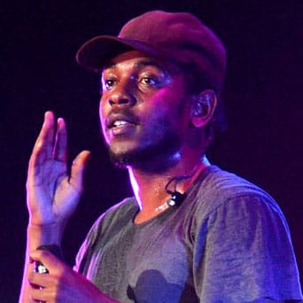 Watch Kendrick Lamar Drop a New Verse on "Alright" at the 2015 BET Awards