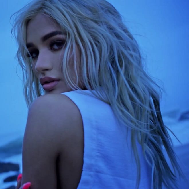 Pia Mia featuring Chris Brown & Tyga - Do It Again
