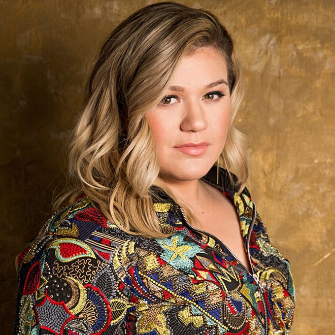 Watch Kelly Clarkson Cover Rihanna's "Stay"