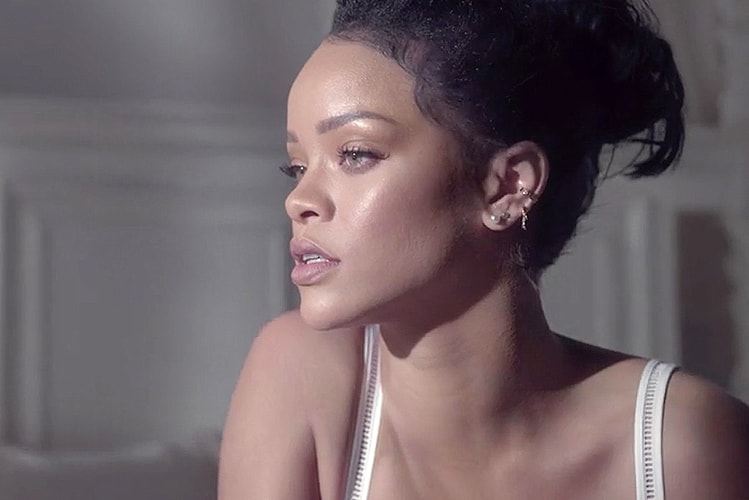 Rihanna Hits Some Thanksgiving Dabs