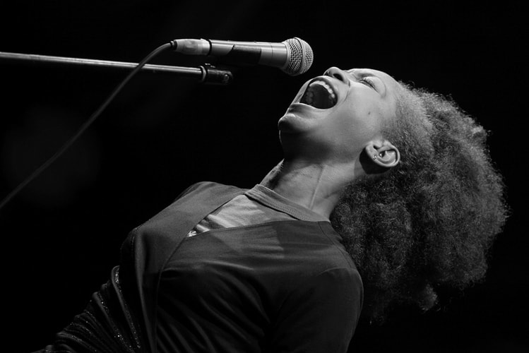 Watch Erykah Badu Perform With The Roots on 'Fallon'