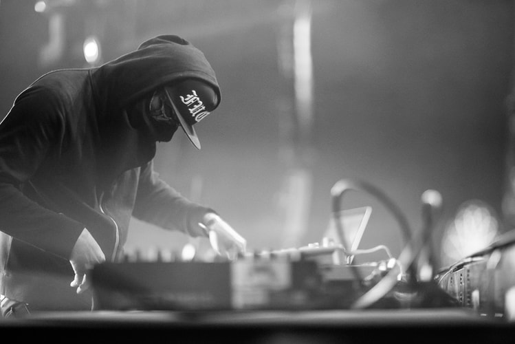 ƱZ Shares Colossal Mix of New Music