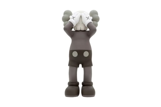 KAWS A Fait Appel À Paddle8 Pour Vendre Son Companion En Bronze Au Profit Du Andy Warhol Museum