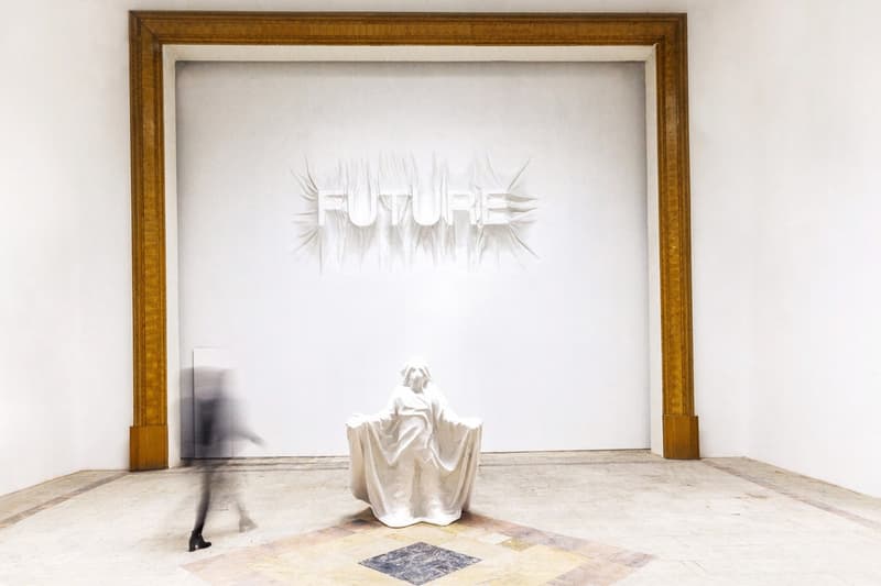 Moving architecture Daniel Arsham exposition biennale Russie