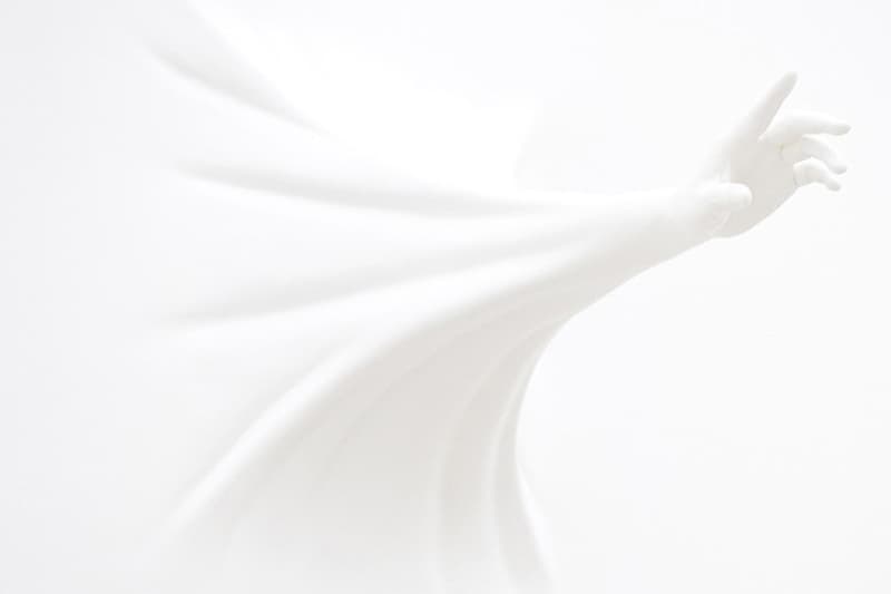 Moving architecture Daniel Arsham exposition biennale Russie