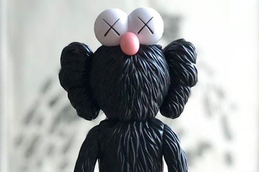 La Figurine KAWS BFF Vinyl Est Bientôt Disponible.