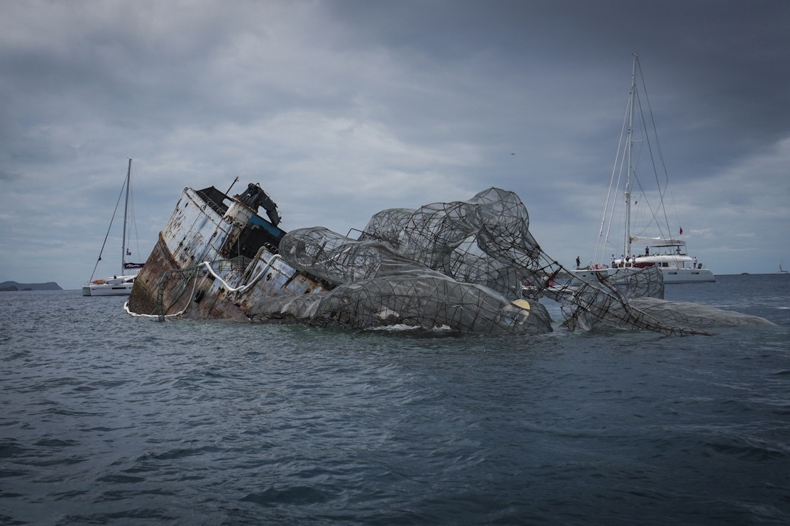 Installation artistique de Richard Branson sur le bateau Kodiak Queen 