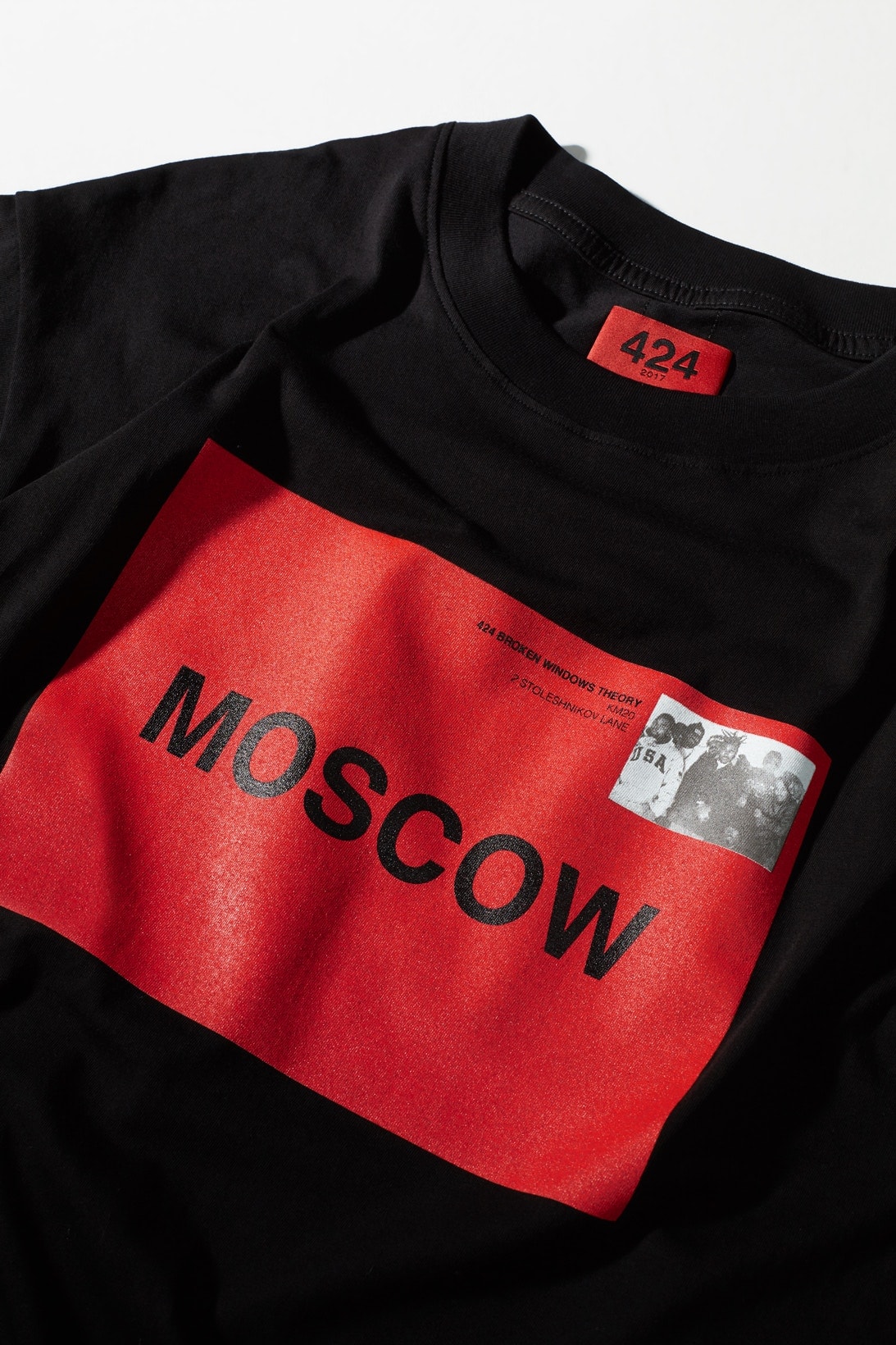 KM20 424 sweat à capuche noir t-shirt Moscow gros plan