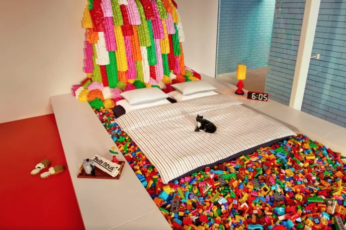 Airbnb LEGO Briques Multicolores