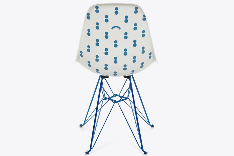 colette et Blackrainbow Agency Se Posent Sur Une Chaise Modernica