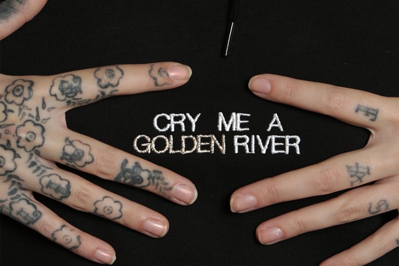 Les Broderies Faites Main De Encré. Ont Des Choses À Dire