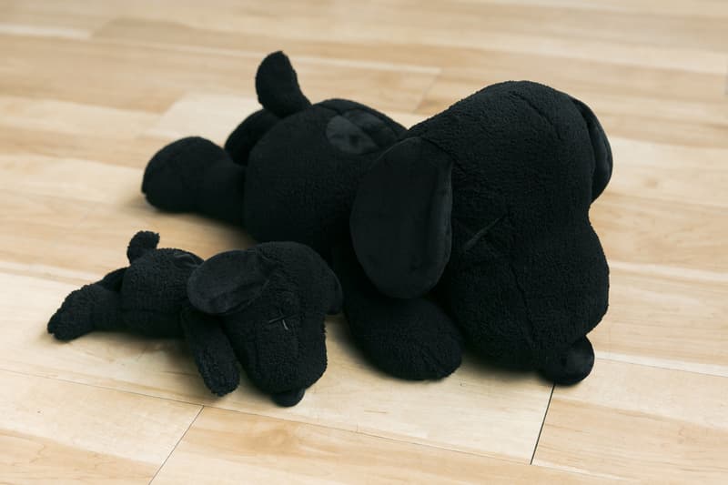 Collaboration KAWS x Uniqlo Ut Inspiration Snoopy Peanuts