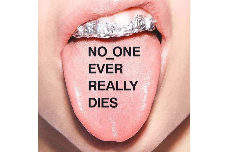 Pochette N.E.R.D NO_ONE EVER REALLY DIES Langue Dent Aluminium