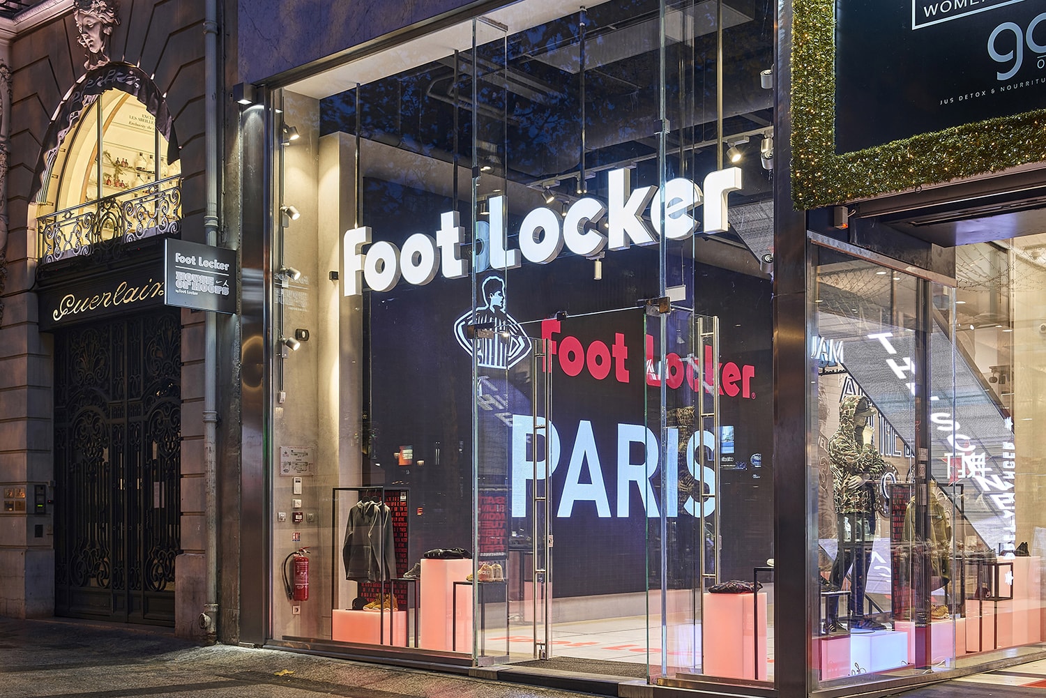 Magasin Foot Locker Paris Champs-Élysées Vitrine