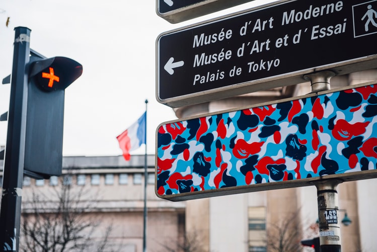Des Panneaux BAPE Arborent Les Rues De Paris