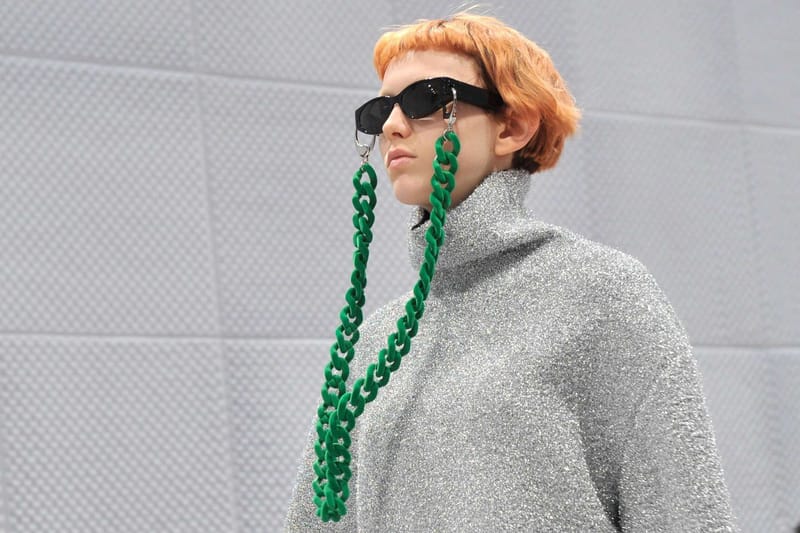 Balenciaga Fusionne Son Défilé Pour L’Homme Et La Femme