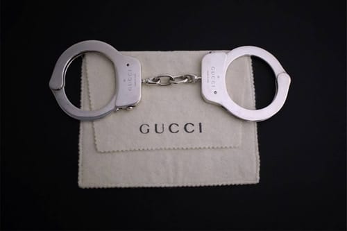 Des Menottes Gucci Conçues Par Tom Ford Au Prix De 55 000 € Sur Grailed