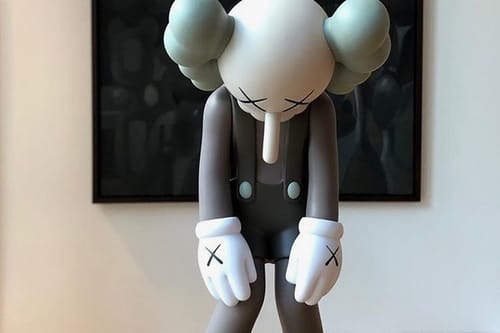 KAWS Dévoile "SMALL LIE" Son Nouveau Companion