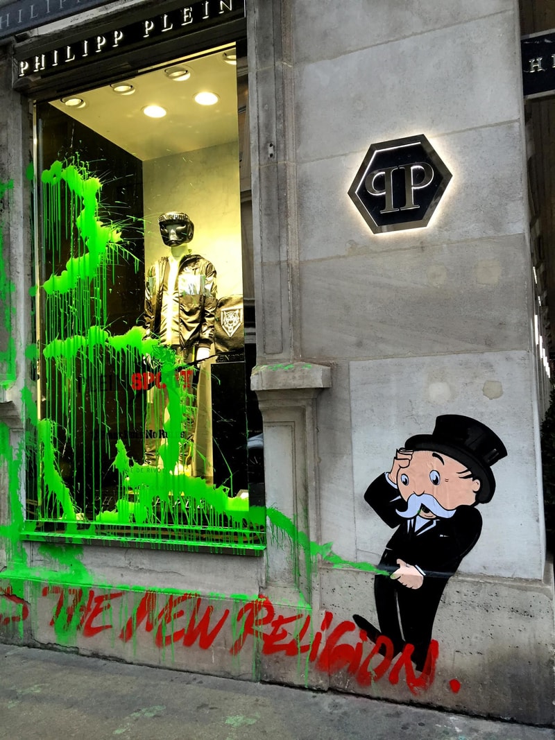 Vitrine De La Boutique Philipp Plein De La Rue De Rivoli Vandalisée Par Kidult