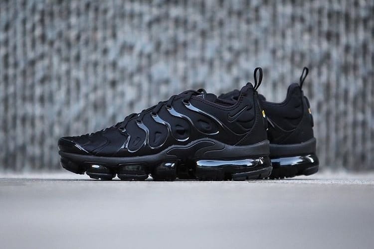 Gros Plan Sur La Nike Air VaporMax Plus "Triple Black"