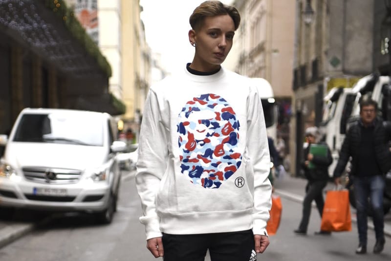 L'Ouverture Du Magasin BAPE À Paris A Attiré Un Grand Nombre De Fans De Streetwear