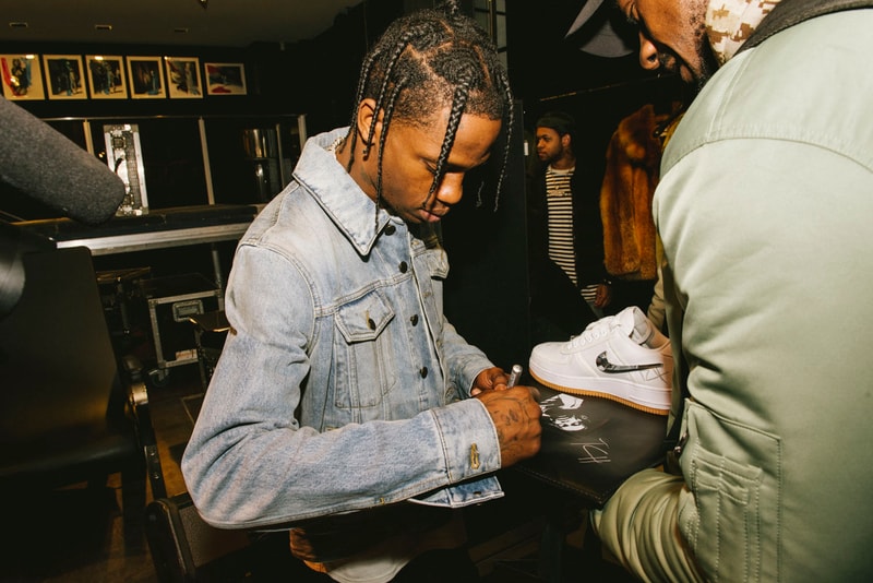 Signature Des Vinyles Travis Scott x Saint Laurent Chez Colette Concept Store Paris 213 Rue Saint-Honoré