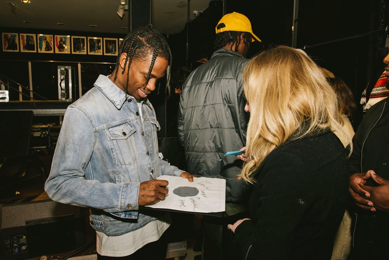 Signature Des Vinyles Travis Scott x Saint Laurent Chez Colette Concept Store Paris 213 Rue Saint-Honoré