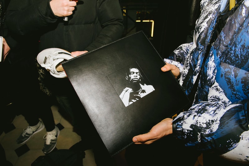 Signature Des Vinyles Travis Scott x Saint Laurent Chez Colette Concept Store Paris 213 Rue Saint-Honoré