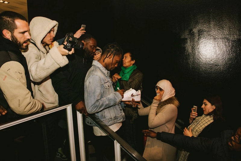 Signature Des Vinyles Travis Scott x Saint Laurent Chez Colette Concept Store Paris 213 Rue Saint-Honoré