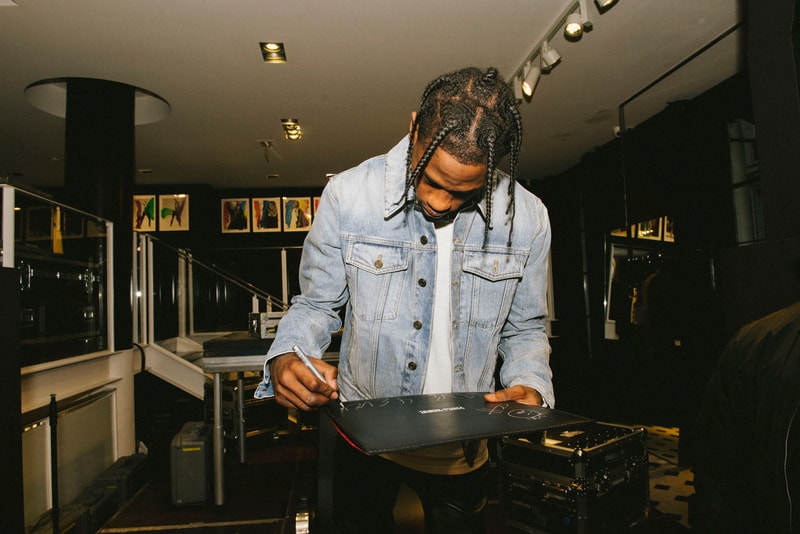 Signature Des Vinyles Travis Scott x Saint Laurent Chez Colette Concept Store Paris 213 Rue Saint-Honoré