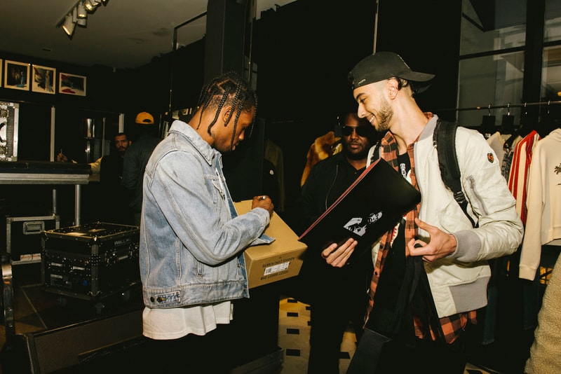 Signature Des Vinyles Travis Scott x Saint Laurent Chez Colette Concept Store Paris 213 Rue Saint-Honoré