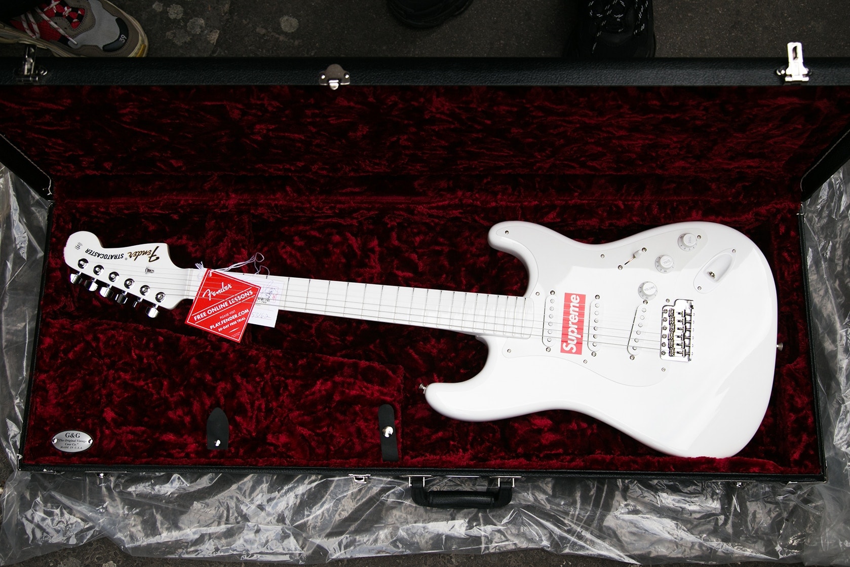 Guitare Supreme x Fender Blanche Logo Box Rouge