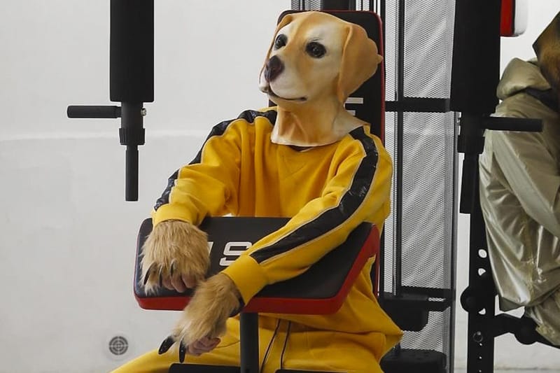 Julien David Glisse Des Masques De Chiens Pour Présenter Sa Collection Automne/Hiver 2018