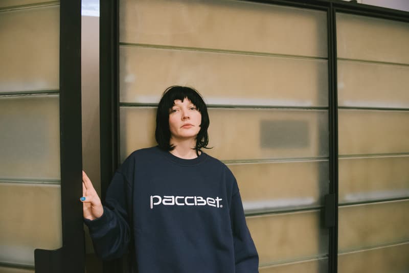 Lotta Volkova Sweat Bleu PACCBET & Carhartt