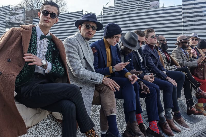 Les Visiteurs Du Pitti Uomo Enfilent Leur "Suit & Tie"
