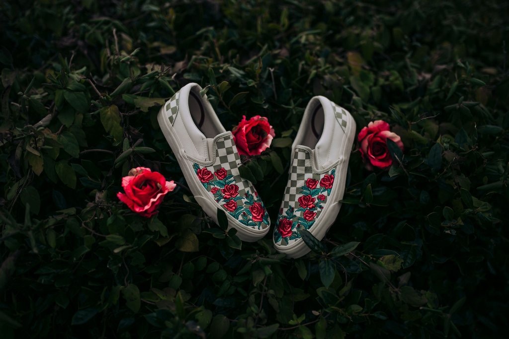 Sneaker "DX Rose Embroidery" Roses Rouges