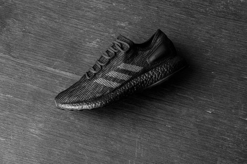 adidas Sort Une Nouvelle Fois Une Déclinaison "Triple Black" Pour Sa PureBOOST