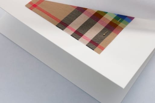 Burberry S'Engage Aux Côtés De La Communauté LGBTQ Avec Un Nouveau Tartan