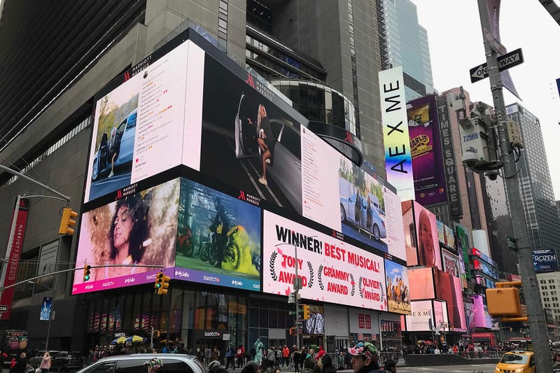 La Yeezy Season 6 Envahit Times Square, Le Mystère Continue