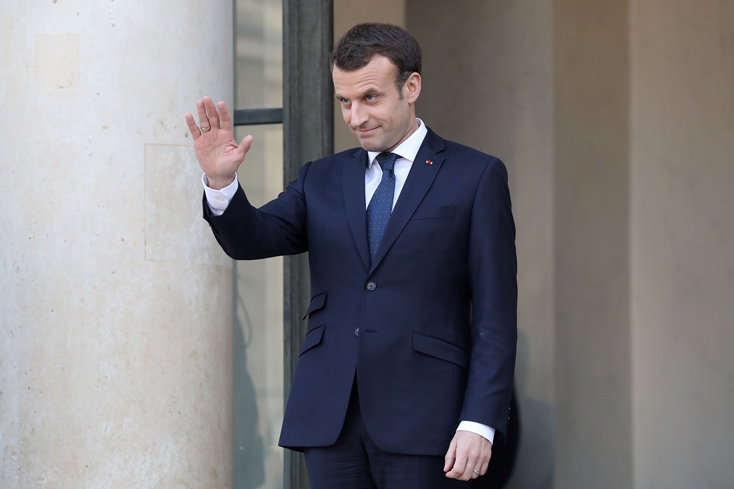 Emmanuel Macron Elysée Signe Main