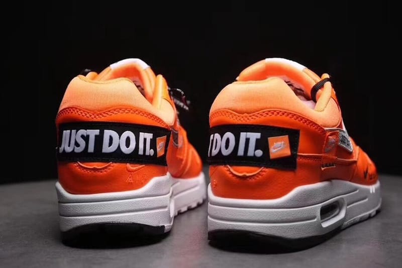nike just do it blanche et orange