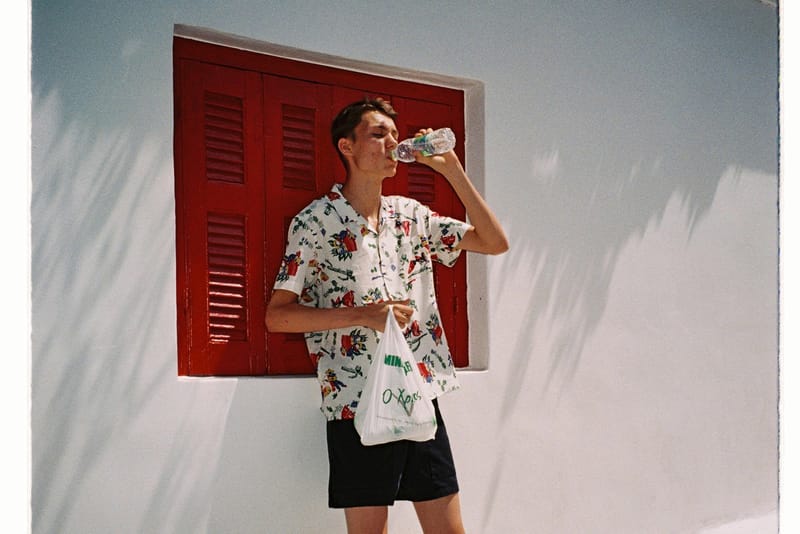 You Must Create Se Balade Dans Les Rues D’Athènes Pour L'Été 2018